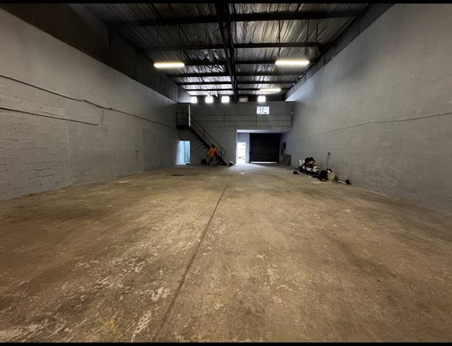 240M² MINI FACTORY TO LET IN PHOENIX INDUSTRIAL